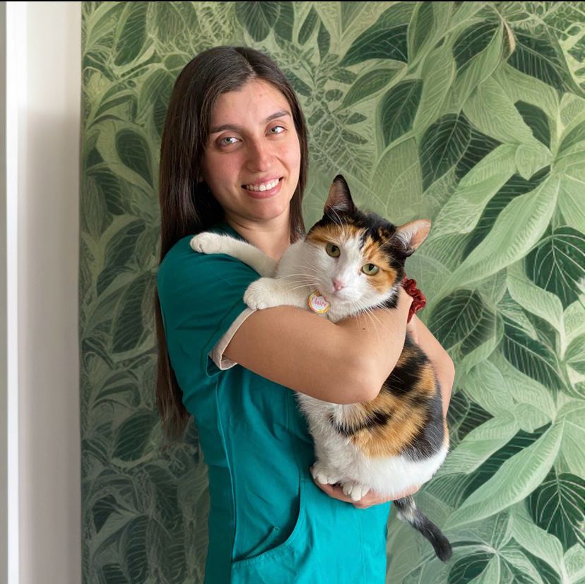 Dra. Catherinne Lara con gatita
